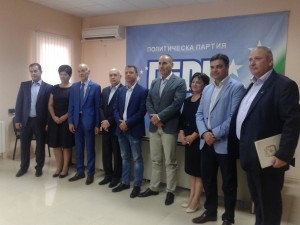 Кандидатите за кметове  на общините в Хасковска област се снимаха с Цветан Цветанов и Делян Добрев