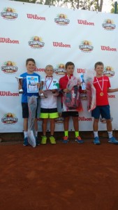 Гого с подгласниците си в най-престижния в света турнир за подрастващи тенисисти