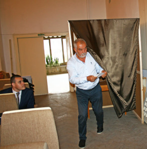 Председателят на ГЕРБ Иван Андреев има най-голямата група от 8 общински съветници, но и на двата  тура събра по 6 гласа