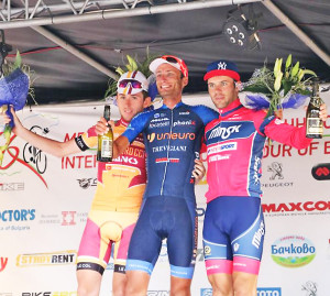 Свиленградчанинът Станимир Чолаков/в средата/ триумфира в третия етап на Обиколката на България