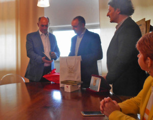 Кметовете на Капанори и Свиленград си разменят подаръци  след разговорите за нулеви отпадъци