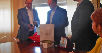 Кметовете на Капанори и Свиленград си разменят подаръци след разговорите за нулеви отпадъци