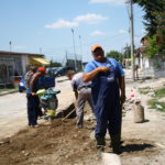 Обновяват главната улица в циганската махала
