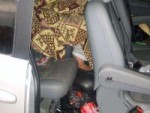 Хванаха 17-годишна скрита под чаршаф в опит да мине границата