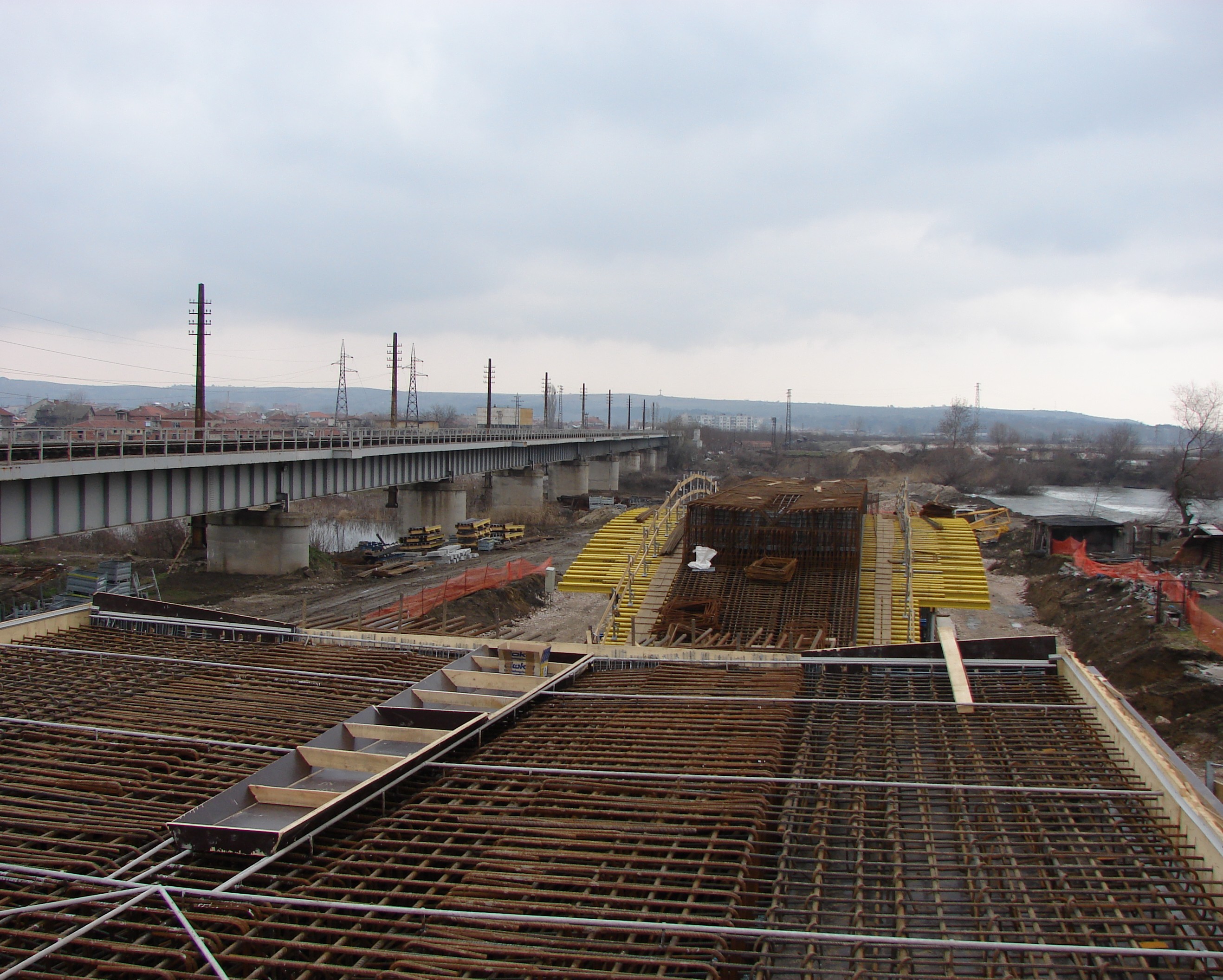 Положиха основите на новия жп мост над Марица