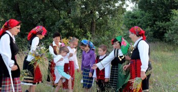 В Щит отбелязаха Еньовден с „Празник на билките”, в Сива река зажънаха ритуално