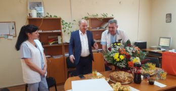 Виолета Желева и Никола Динков посетиха родилни отделения