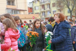 Детски сърца, стихче и свежа китка кокичета за Апостола в Свиленград