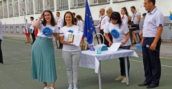 В СУ „Д-р Петър Берон“ – Свиленград раздадоха дипломите на абитуриентите, простиха се със знамената/снимки/