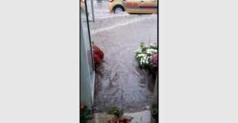 За по-малко от час валеж на пороен дъжд Хасково под вода