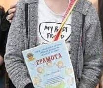 Младата Яна Георгиева стана втора на националния конкурс „Плакат за мир“, организиран от Асоциацията на Лайънс клубовете в България