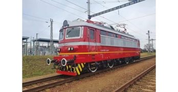 Теглещ локомотив се подпали в движение на гарата в Димитровград