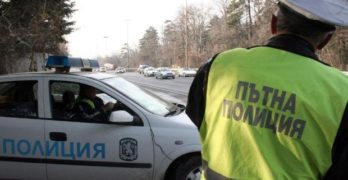 Турчин „бута“ пет евро на пътни полицаи, задържат го