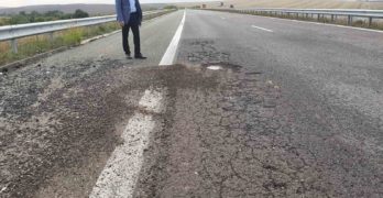 Дупки в асфалта на АМ „Марица“ констатира областният управител на Хасково Минко Ангелов