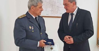 Главен комисар Николай Николов връчи почетен медал за професионализъм на главен инспектор Петър Виденов
