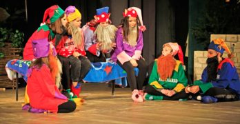 Снежанка и осем джуджета вилняха на читалищната сцена в Свиленград