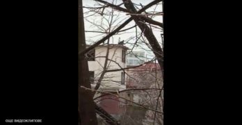 Забелязано в Свиленград: Хвърлят тухли от покрива на бивша казарма /видео/