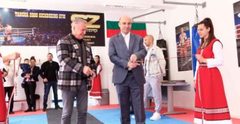 Арх. Анастас Карчев и д-р Димитър Ермов откриха нова тренировъчна зала за кикбокс в Свиленград