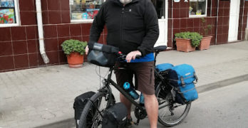 Немец мина с колело през Свиленград, пътувайки за Странджа-Сакар