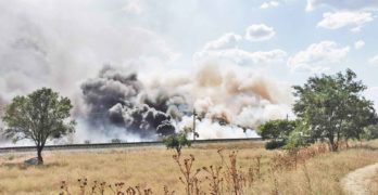 Продължават да горят пожарите в общините Любимец и Харманли