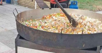 Шеф Ангел Ангелов приготви юнашки кебап в юнашкия си тиган в Капитан Андреево, Свиленградско