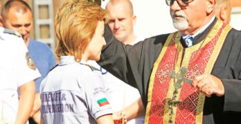 Отец Константин освети курбан за здраве на свиленградските огнеборци
