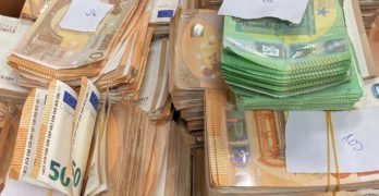 Недекларирана валута с левова равностойност близо 430 000 лева откриха митническите служители на МП „Капитан Андреево”