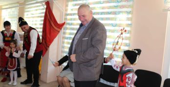 Кметът Анастас Анастасов бе специален гост на коледния празник в ДГ „Рай“ – Любимец