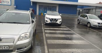 Забелязано в Свиленград: Паркиране по турски /снимка/