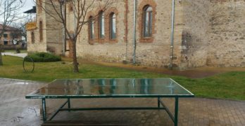 Забелязано в Свиленград: Тенис в … църквата /снимки/