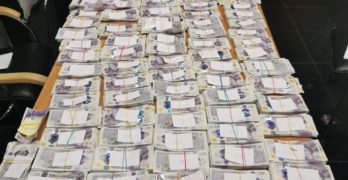 Контрабандна валута за над 2 118 000 лева откриха митническите служители на МП „Капитан Андреево”