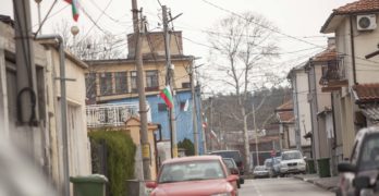 Свиленградски бизнесмен дари знамена и улично осветление на родното си село Сива река за Трети март