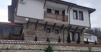 НАП продава къща за гости в свиленградското село Мезек на търг с тайно наддаване, начална цена – 600 000 лева