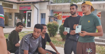 В центъра на Свиленград: Бежанци си гърмят за кеф, Дани Хищника ги респектира