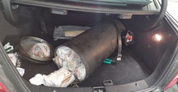 Свиленградската прокуратура привлече като обвиняеми двама чужденци за недекларирана валута в общ размер на 1 209 800 лева, открити в автомобили на ГКПП – Капитан Андреево