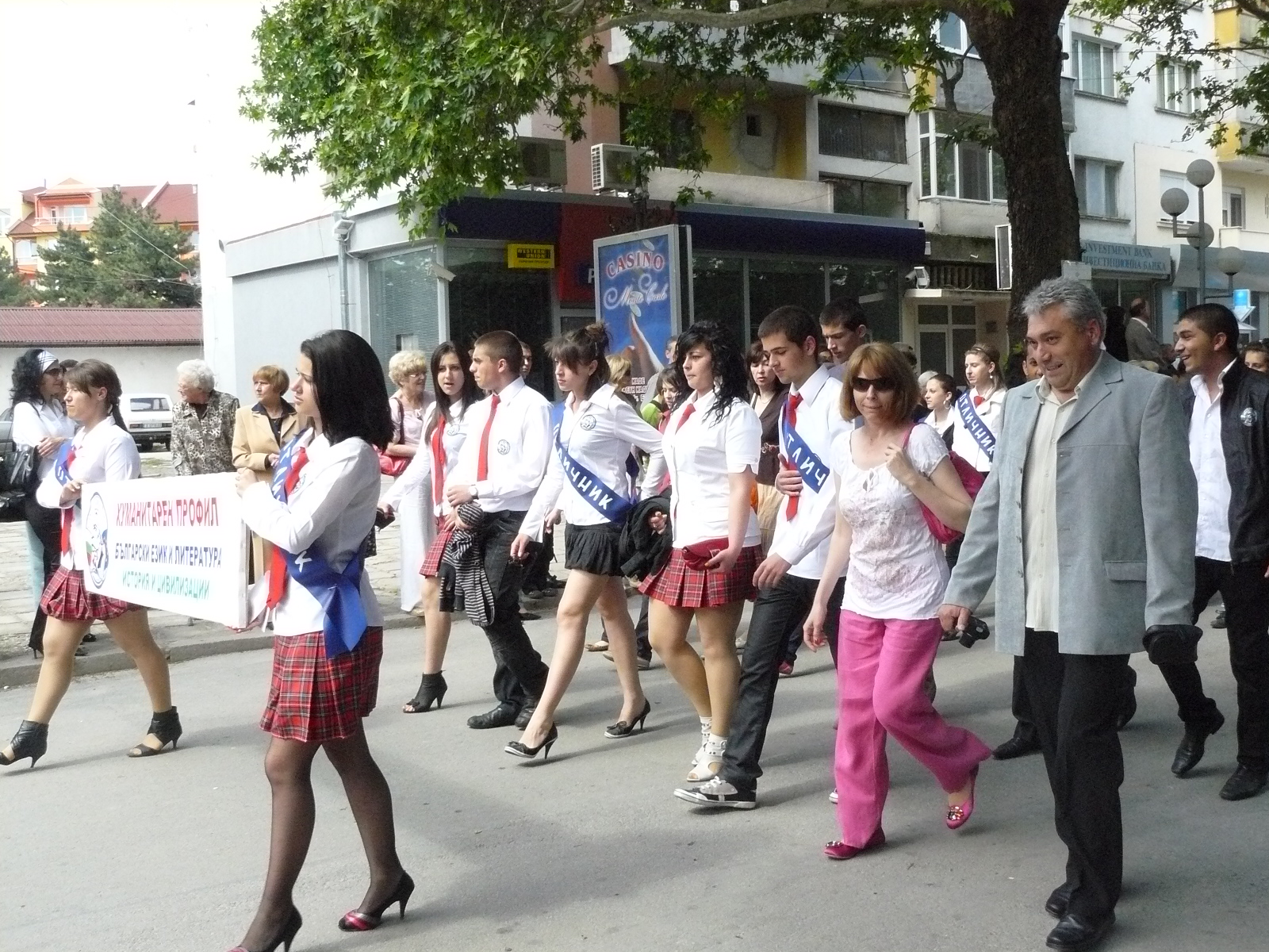 Празнично шествие събра стотици свиленградчани
