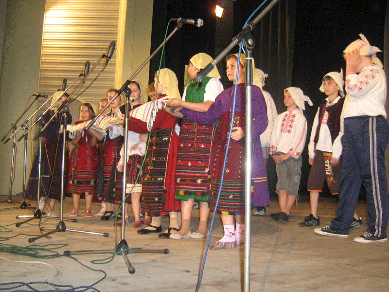 Песни и танци от всички краища на България превземат Свиленград