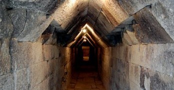 Гробницата в Мезек и крепостта в Маточина в ТОП 10 на чудесата на България