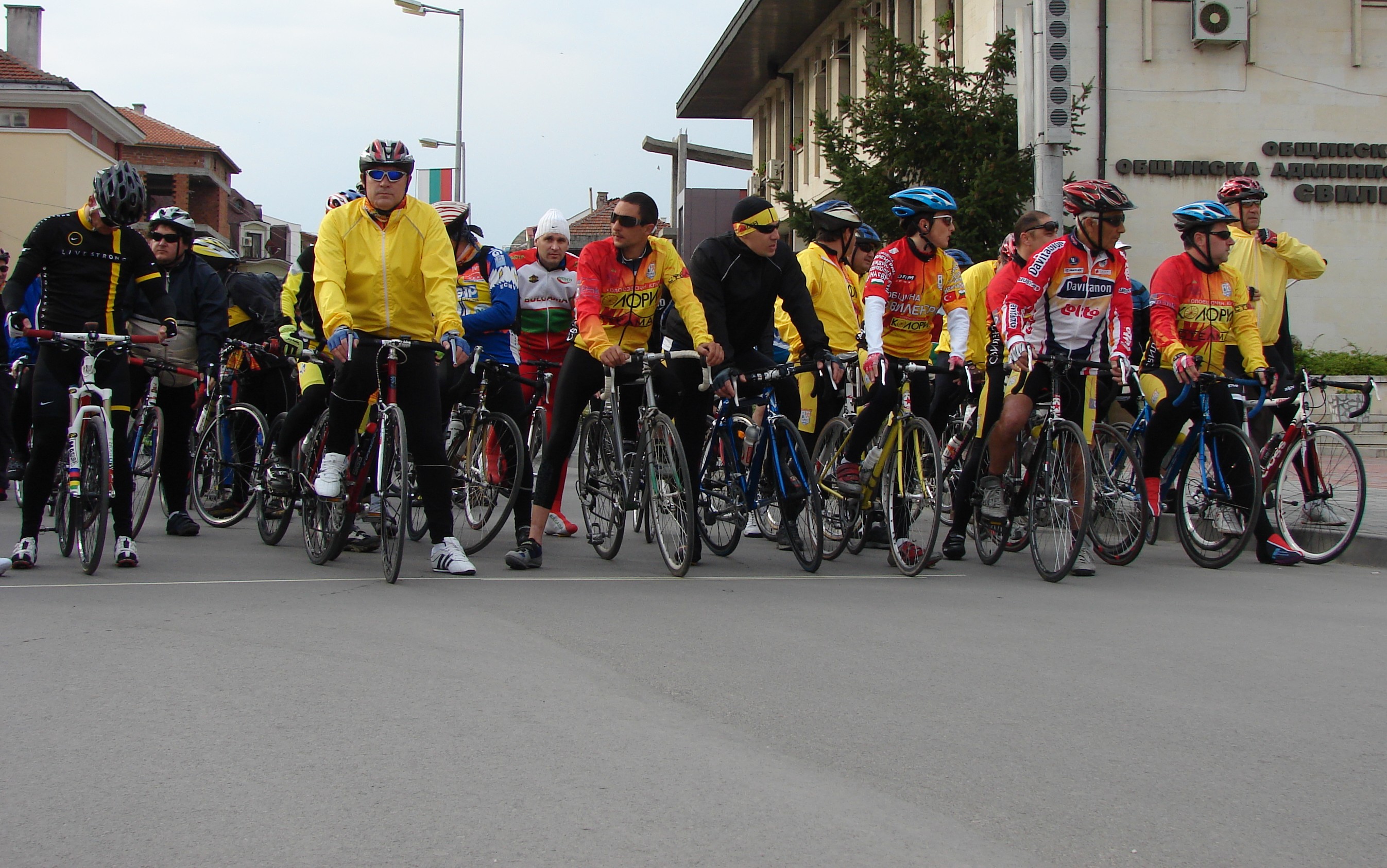 150 се включиха в колоездачната обиколка за Деня на Европа