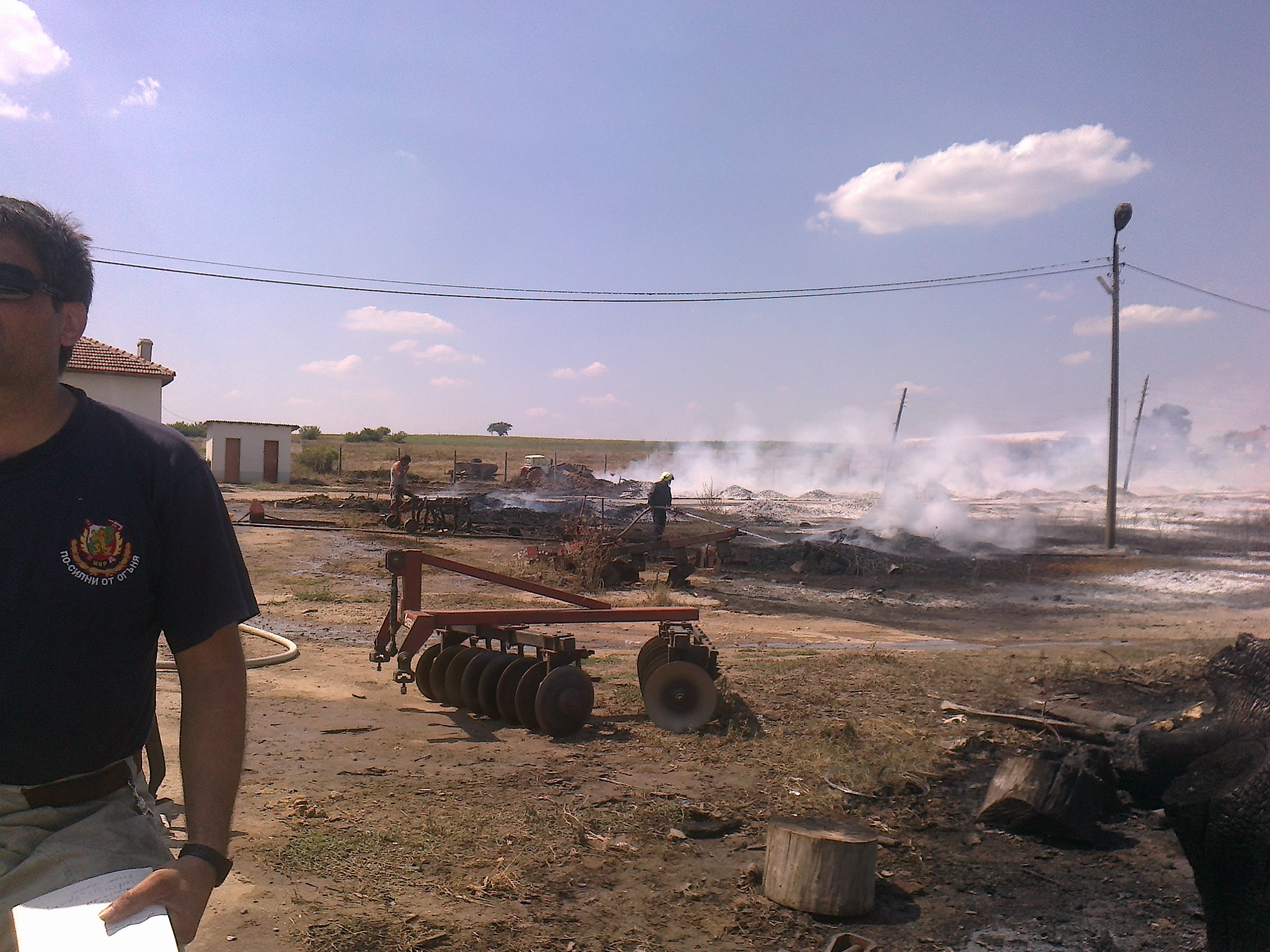 Горя собственост на изба „Сакар”, адвокат вади от пламъците телета