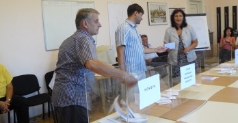 Изтеглиха номерата за местния вот, ОИК анулира регистрацията на Михаил Михайлов