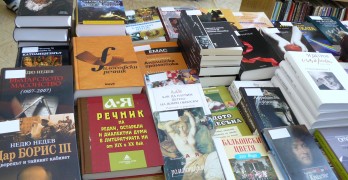 Библиотеката се сдоби със 700 нови книги