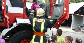 Открити уроци за деца в пожарната
