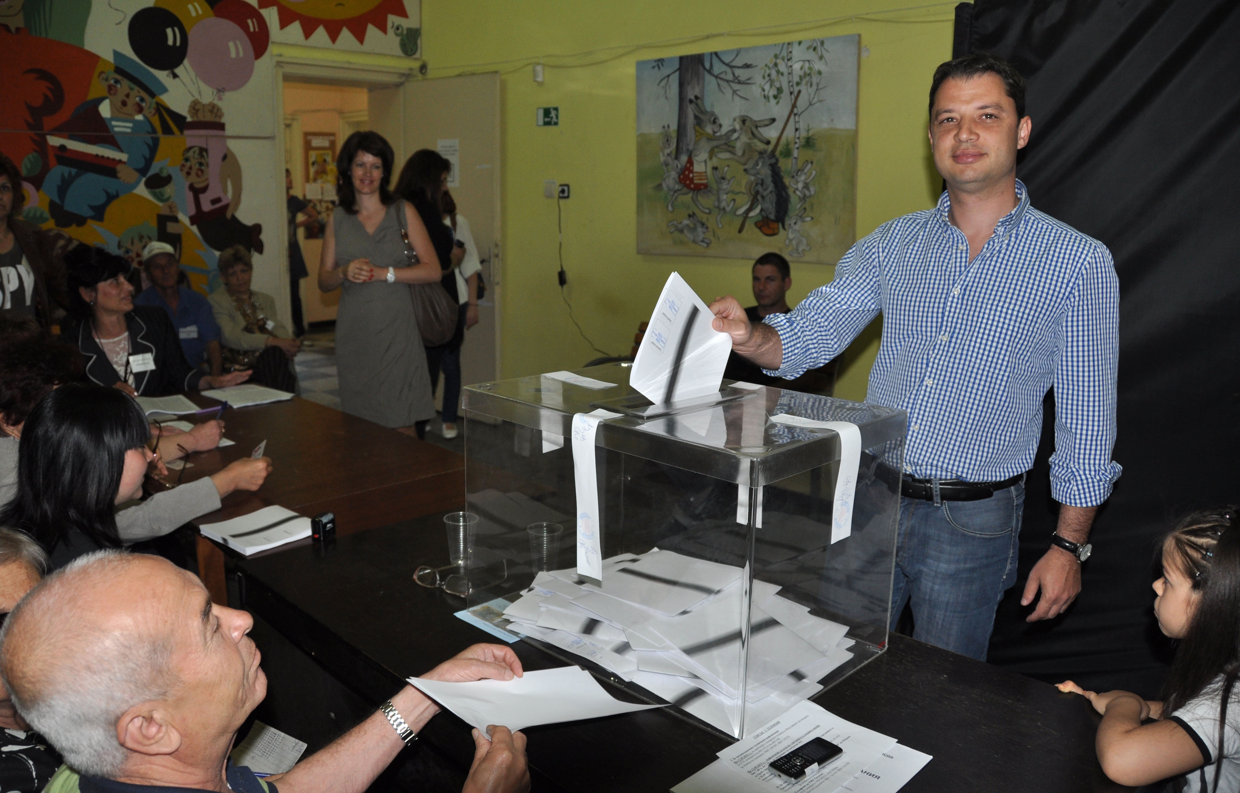 Делян Добрев: Гласувах България да продължи да се развива