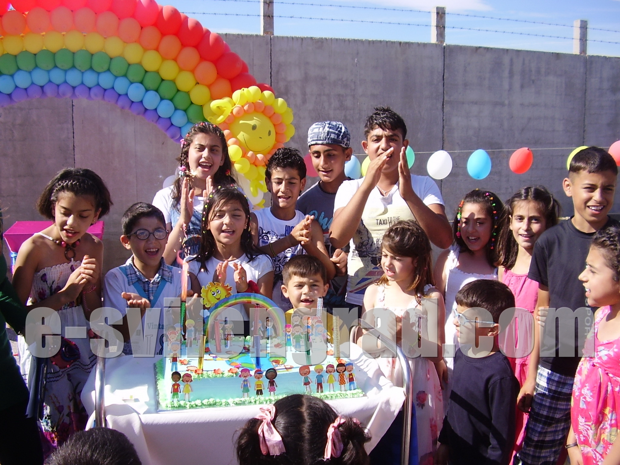 С празнична програма децата от Транзитния център отбелязаха Световния ден на бежанеца