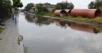 Десетки сигнали за наводнени къщи след пороя, „Граничар” отново под вода