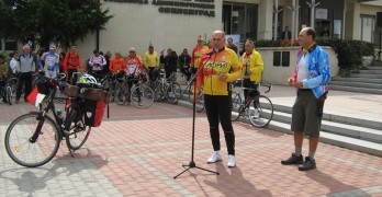 Свиленградчани посрещнаха Герасим Дишлиев, изминал 3077 км на колело, той – благодаря Ви!