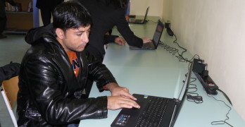Оборудваха бежанците в Пъстрогор с компютри