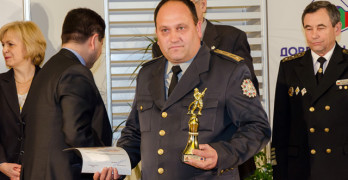 Инспектор Ивелин Тонев взе наградата за превенция в конкурса „Пожарникар на годината“
