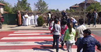 Сложиха пешеходна пътека на пътя убиец в Симеоновград четири години след черния Великден